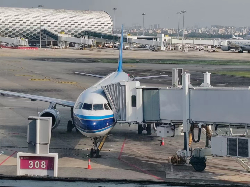 全国首条青岛至加拿大空运常态化运营全货机航线开通