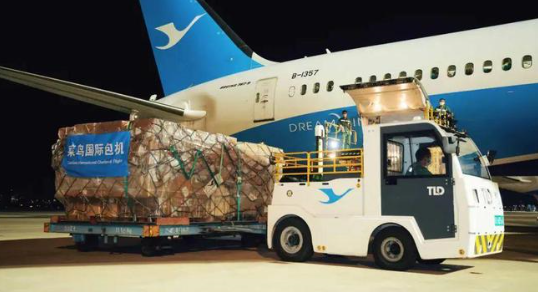 指甲胶怎么邮国际快递到国外和空运货物包装注意(图1)
